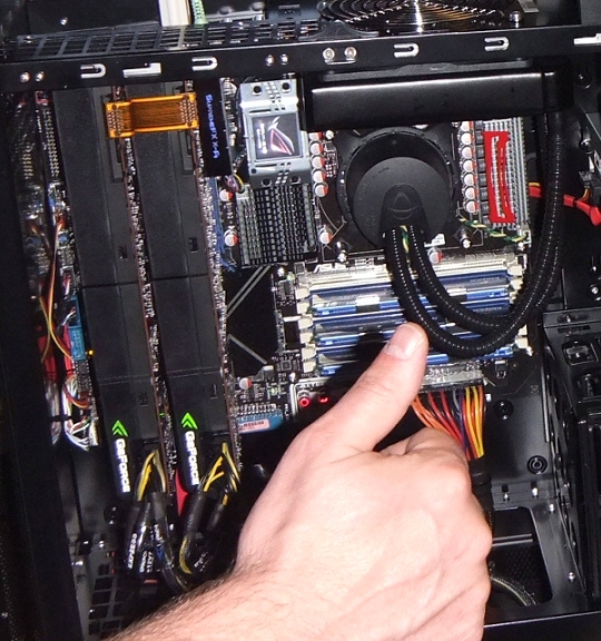 Nvidia_GF100_SLI_02.jpg