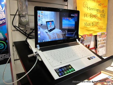 gigabyte-m1405.JPG