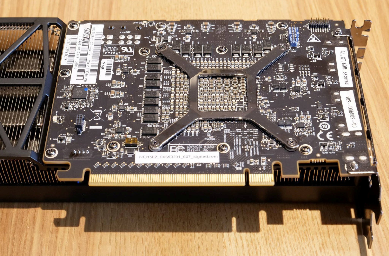 라데온 RX 베가 56 트리플 팬 그래픽카드 프토토타입 - 컴퓨터 / 하드웨어 - 기글하드웨어