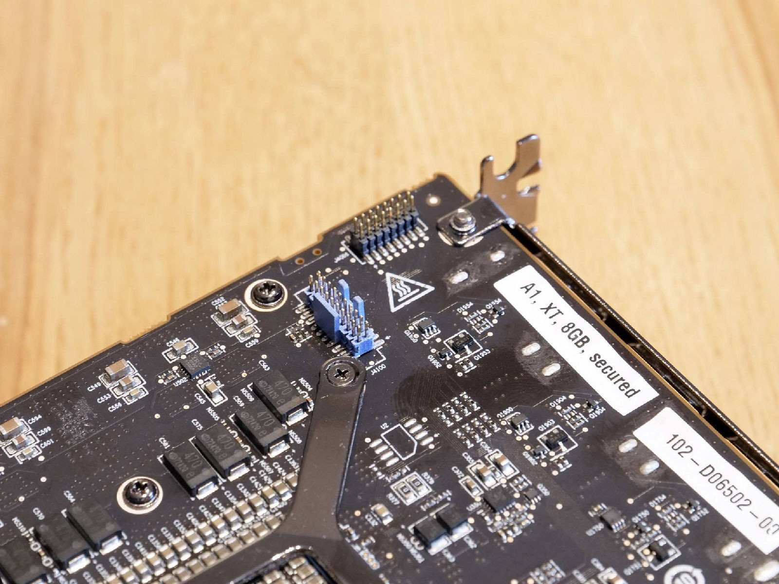 라데온 RX 베가 56 트리플 팬 그래픽카드 프토토타입 - 컴퓨터 / 하드웨어 - 기글하드웨어