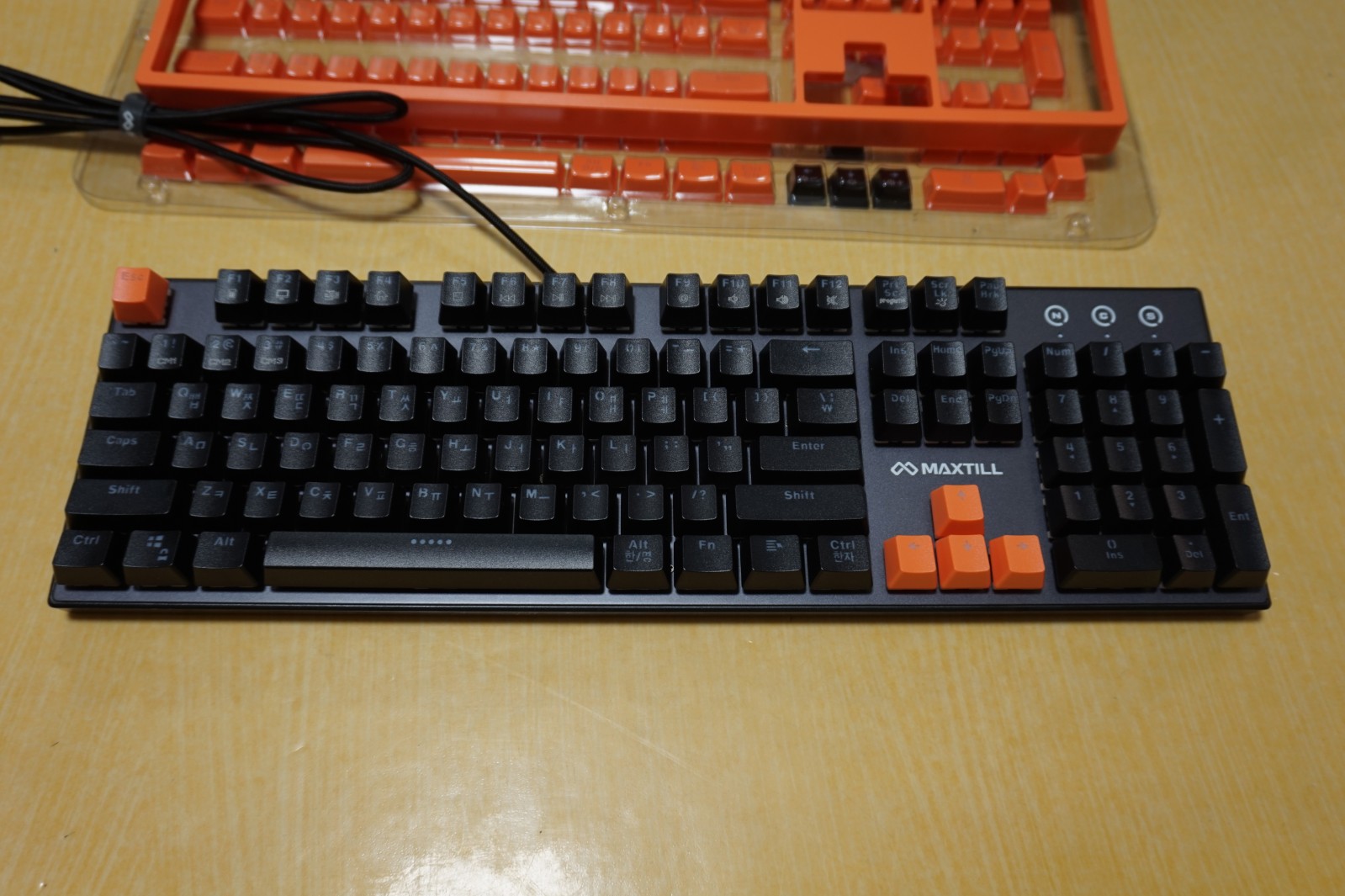 수령인증]MAXTILL TRON G610K 갈축 + 오렌지 색상 키캡/커버 - 사진 게시판 - 기글하드웨어