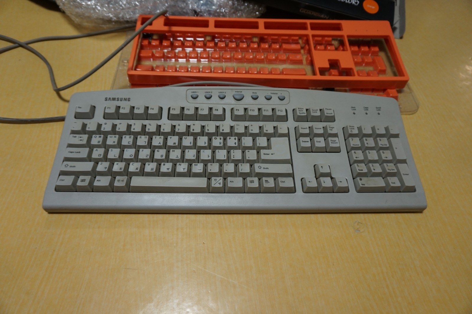 수령인증]MAXTILL TRON G610K 갈축 + 오렌지 색상 키캡/커버 - 사진 게시판 - 기글하드웨어