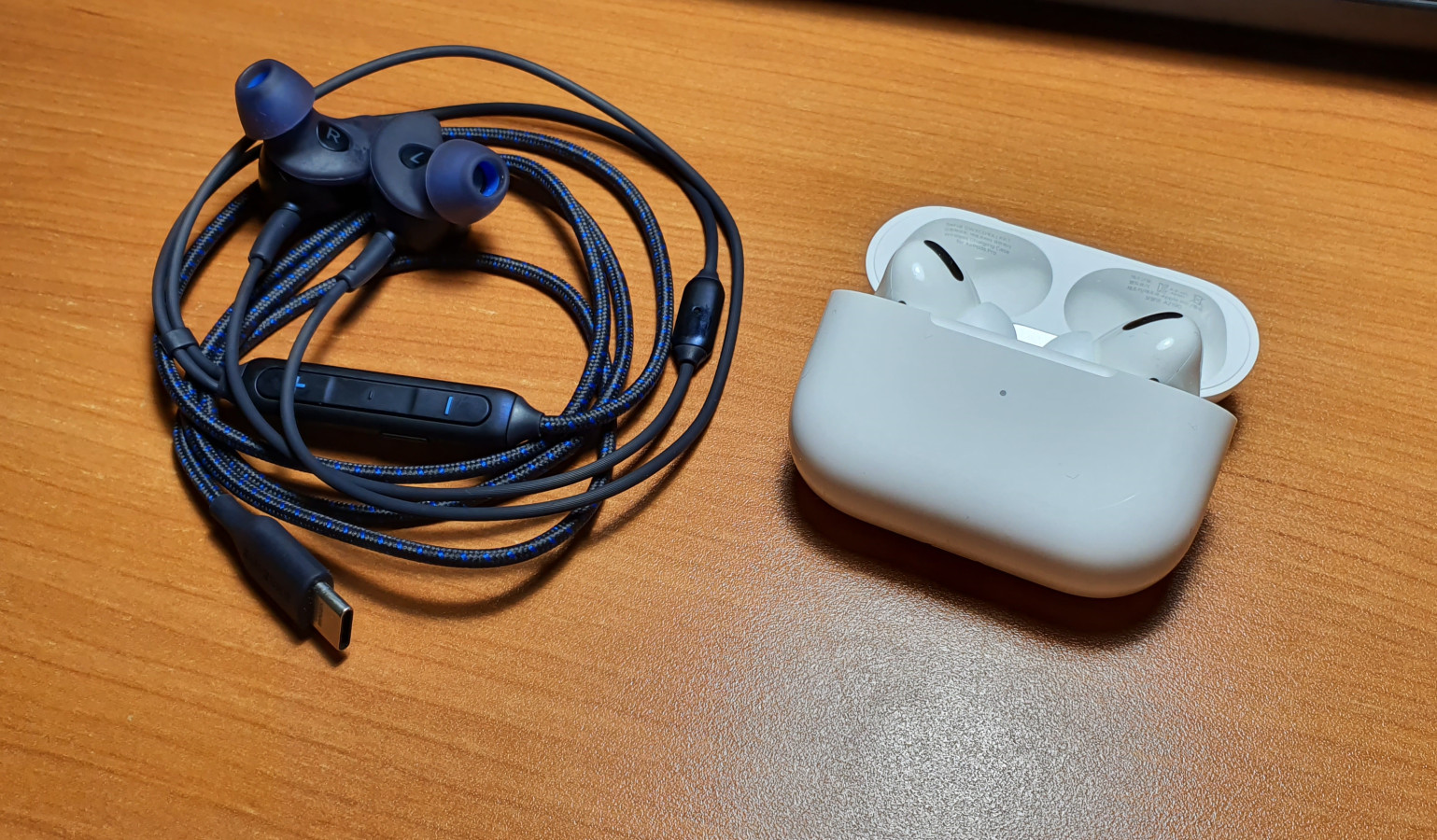 에어팟 프로 후기 (ft. 삼성 AKG NC EO-IC500) - 모바일 / 스마트 - 기글하드웨어