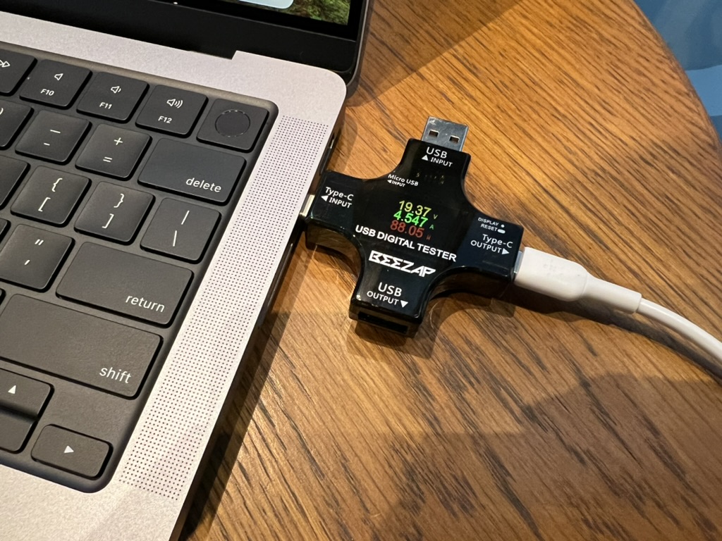 사지 마세요, 케이블 스펙을 무시하는 보조배터리 - 가전 / 가젯 / 테크 - 기글하드웨어