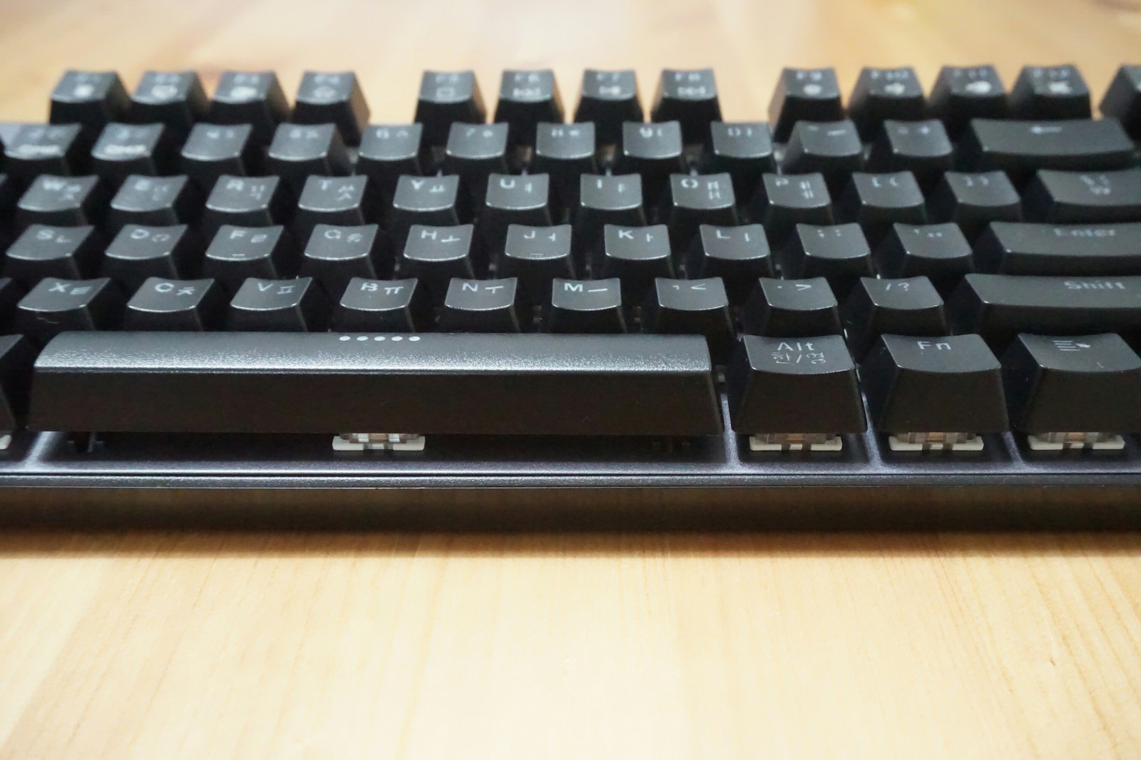 화려한 LED의 가성비 기계식 키보드 MAXTILL TRON G610K FALCON (청축) - 홍보 / 필테 - 기글하드웨어