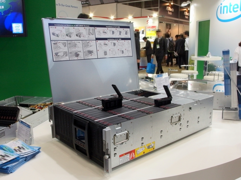 기글 하드웨어 하드웨어 뉴스 게시판 - 슈퍼마이크로의 고밀도 스토리지 서버